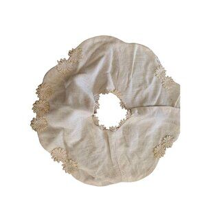 Handmade Daisy Embroidered Collar Beige Snap Closure 12-Inch width Vintage